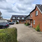 Neumuehler Hof- 