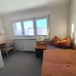 Neumuehler Hof- 