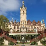 Neumuehler Hof- 
