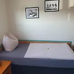 Neumuehler Hof- 