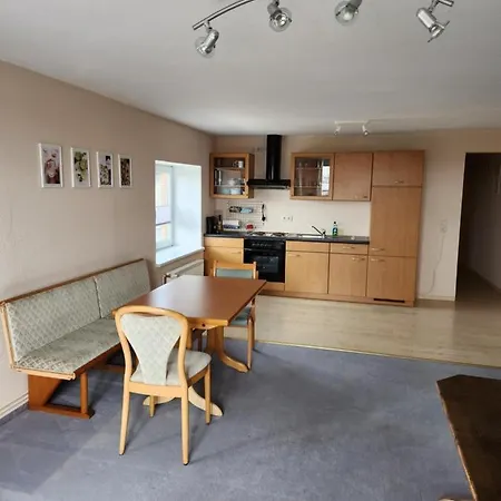 Apartment Neumuhler Hof: Spacious Family With Multiple Bathrooms And Free Parking *
