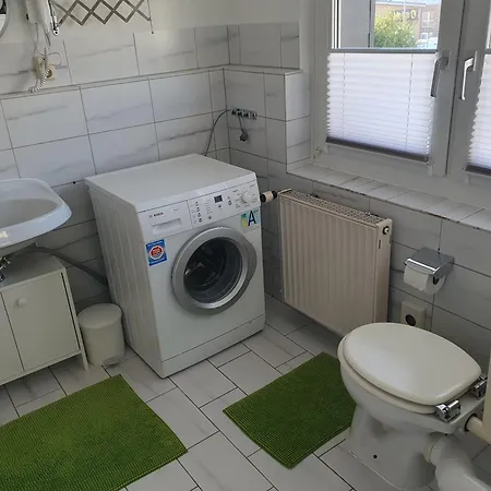 Neumuhler Hof: Spacious Family With Multiple Bathrooms And Free Parking Apartment *