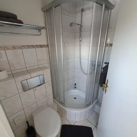 Neumuhler Hof: Spacious Family With Multiple Bathrooms And Free Parking Apartment