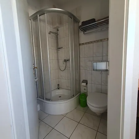 Neumuhler Hof: Spacious Family With Multiple Bathrooms And Free Parking