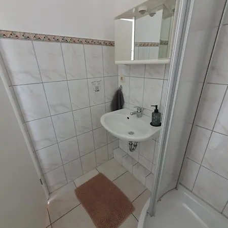 Apartment Neumuhler Hof: Spacious Family With Multiple Bathrooms And Free Parking *
