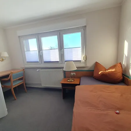 Neumuehler Hof- 