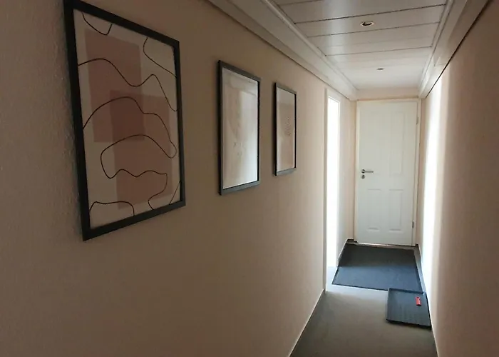 Neumuehler Hof- 