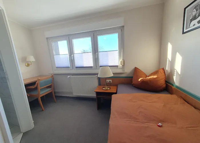 Neumuehler Hof- 
