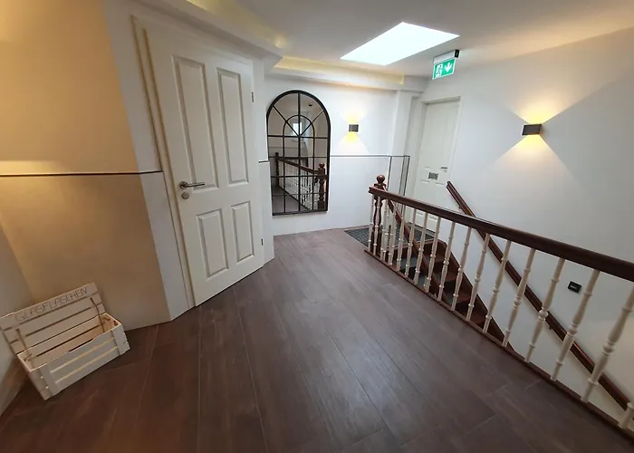 Neumuehler Hof- 