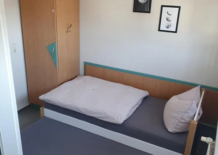 Neumuehler Hof- 